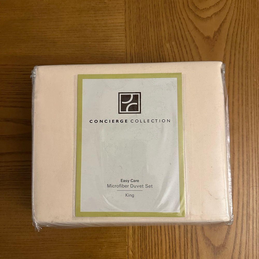 NEW Concierge Collection KING Microfiber Duvet Set